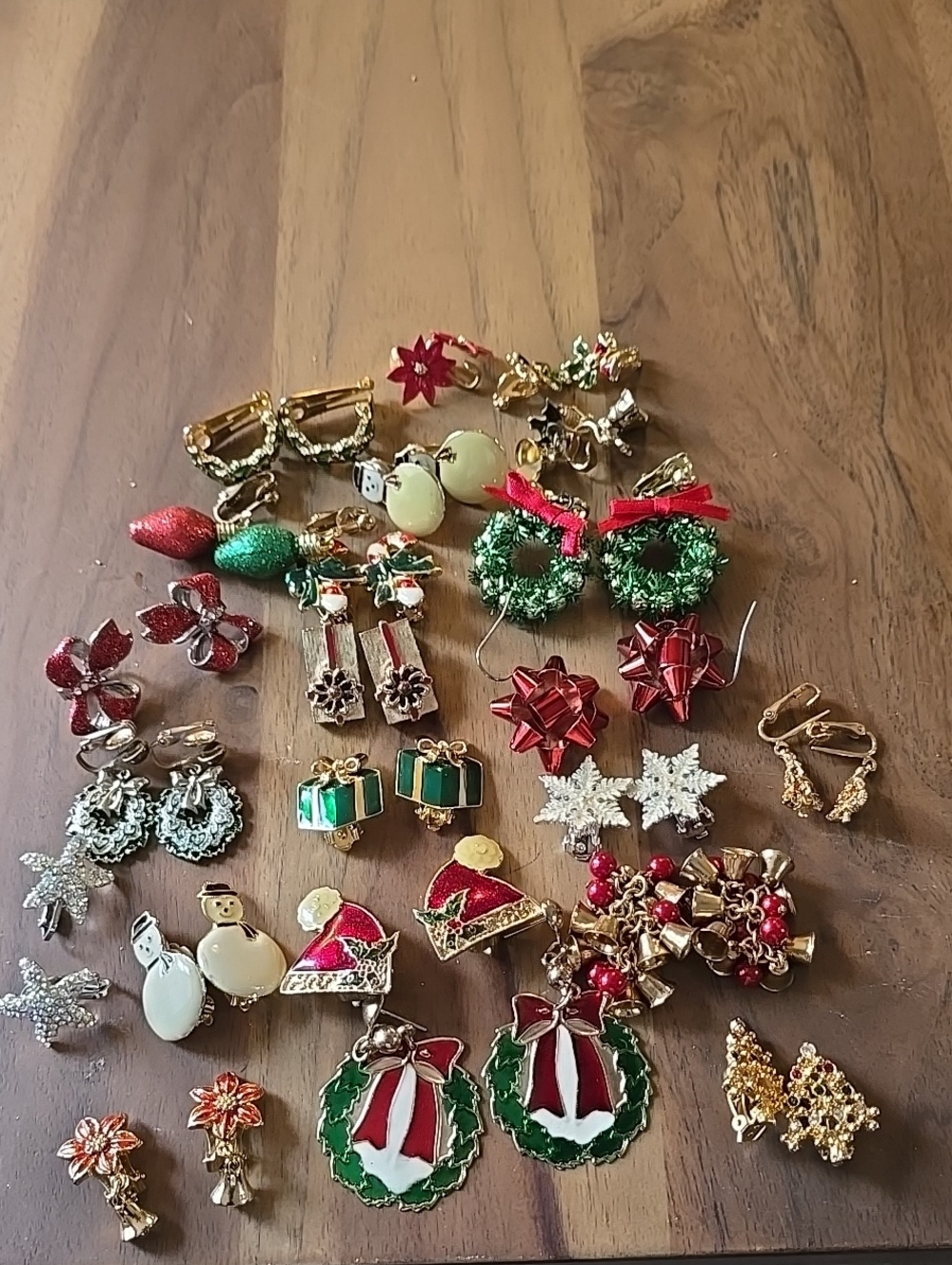 Large vintage jewelry Christmas lot
